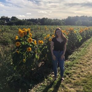 Meet your Posher, Larissa